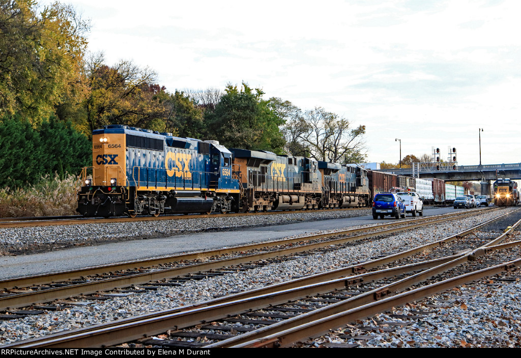 CSX 6564 on Y-101